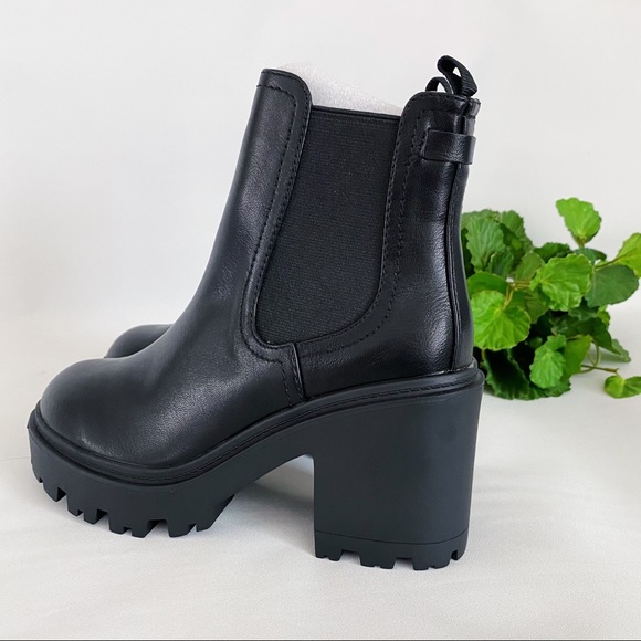 Urban Outfitters UO Chloe Chelsea Timeless Boot Black Heeled Chunky 90s Y2K New - Picture 6 of 16
